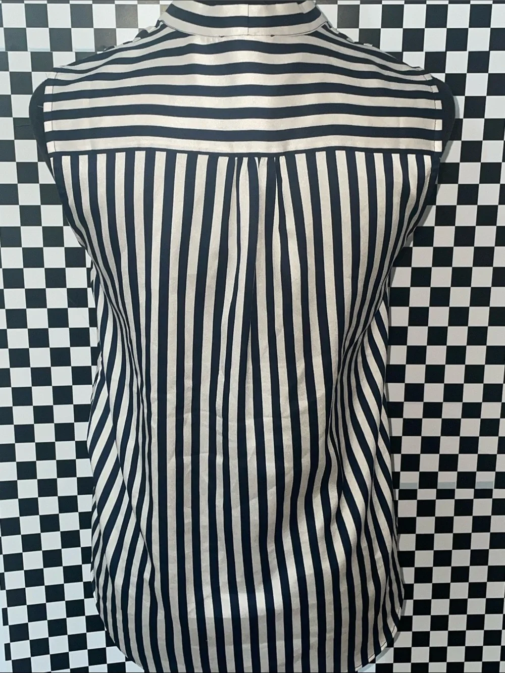 Top - Picture 2 of 3
